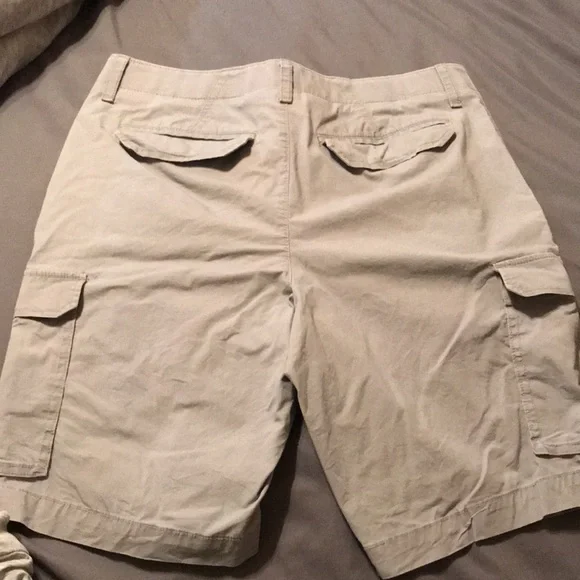 Mens Cargo shorts - Picture 2 of 4